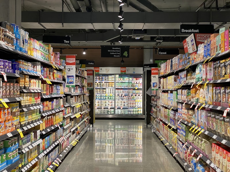 Retail floor where ESL shelf labels update content in response to dwell-time spatial rules